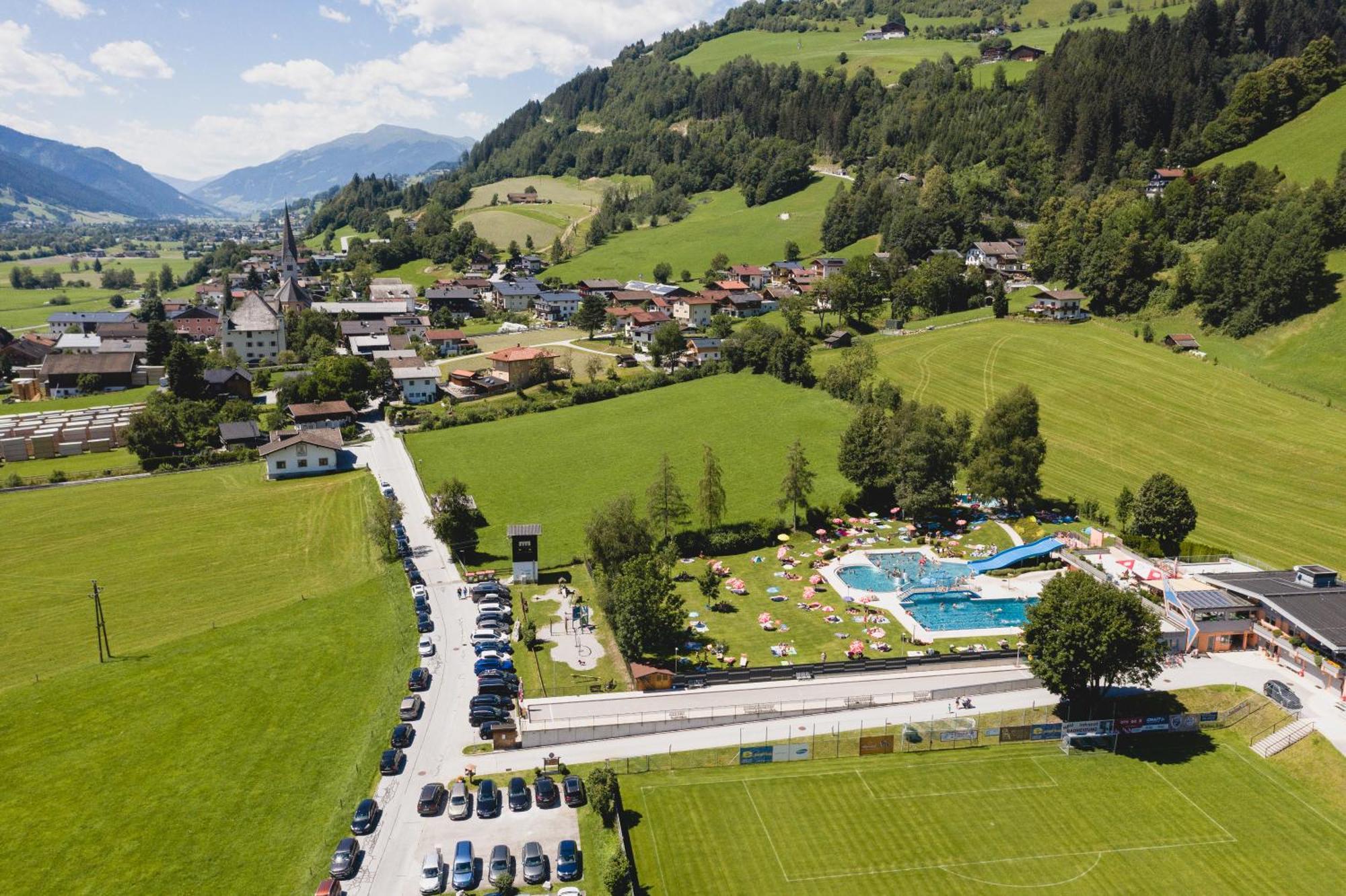 Hotel Dorfgasthof Schlösslstube Stuhlfelden Exterior foto